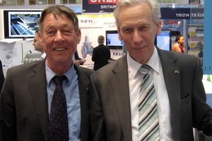 Besuch vom künftigen IWA-Präsidenten Prof. Helmut Kroiss (rechts) am Stand von UFT