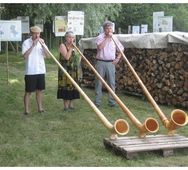 Ein Alphorn-Trio bläst zum Jubiläum.