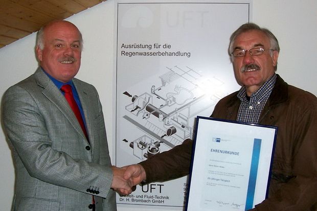 Dieter Weber wurde für 25 Jahre Betriebszugehörigkeit bei UFT geehrt. 