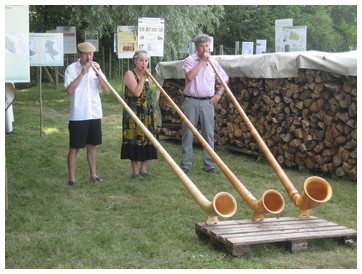 Ein Alphorn-Trio bläst zum Jubiläum.